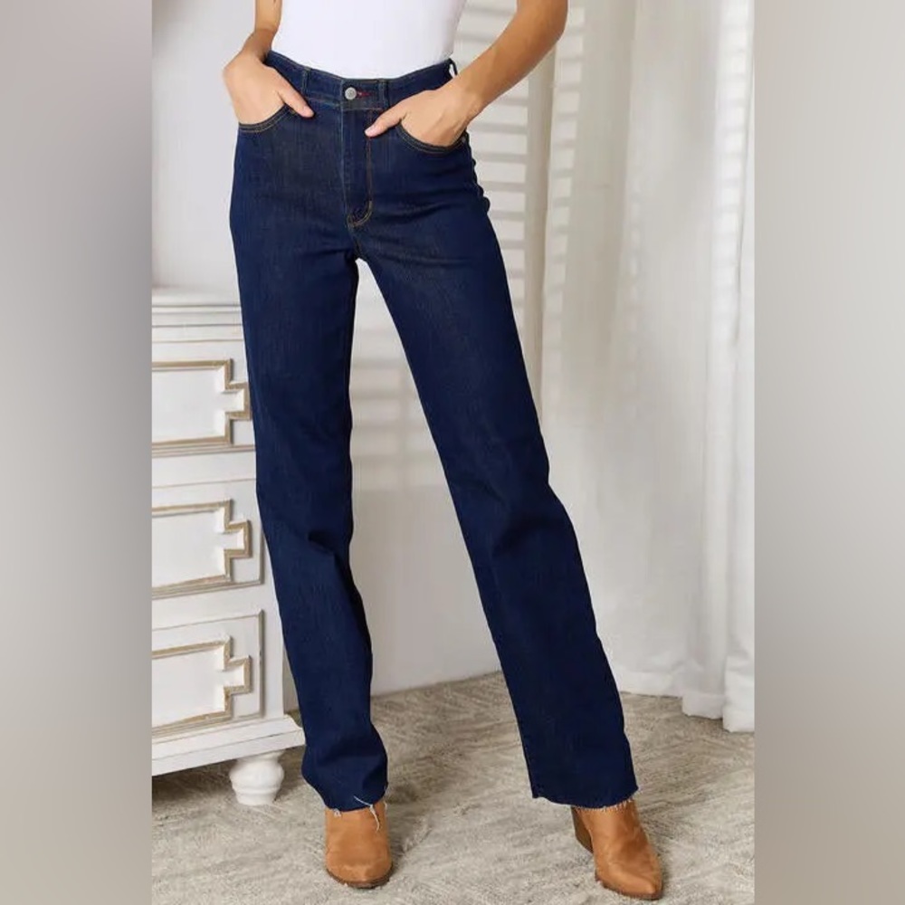 NWT Judy Blue High Waist Raw Hem Vintage & Back Darts Detail Straight Leg Jeans - Picture 3 of 14